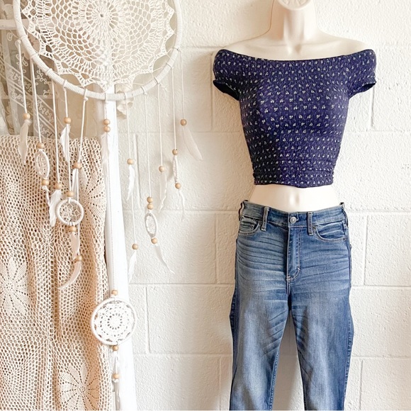 Guess Off-Shoulder Crop Top - Picture 5 of 12